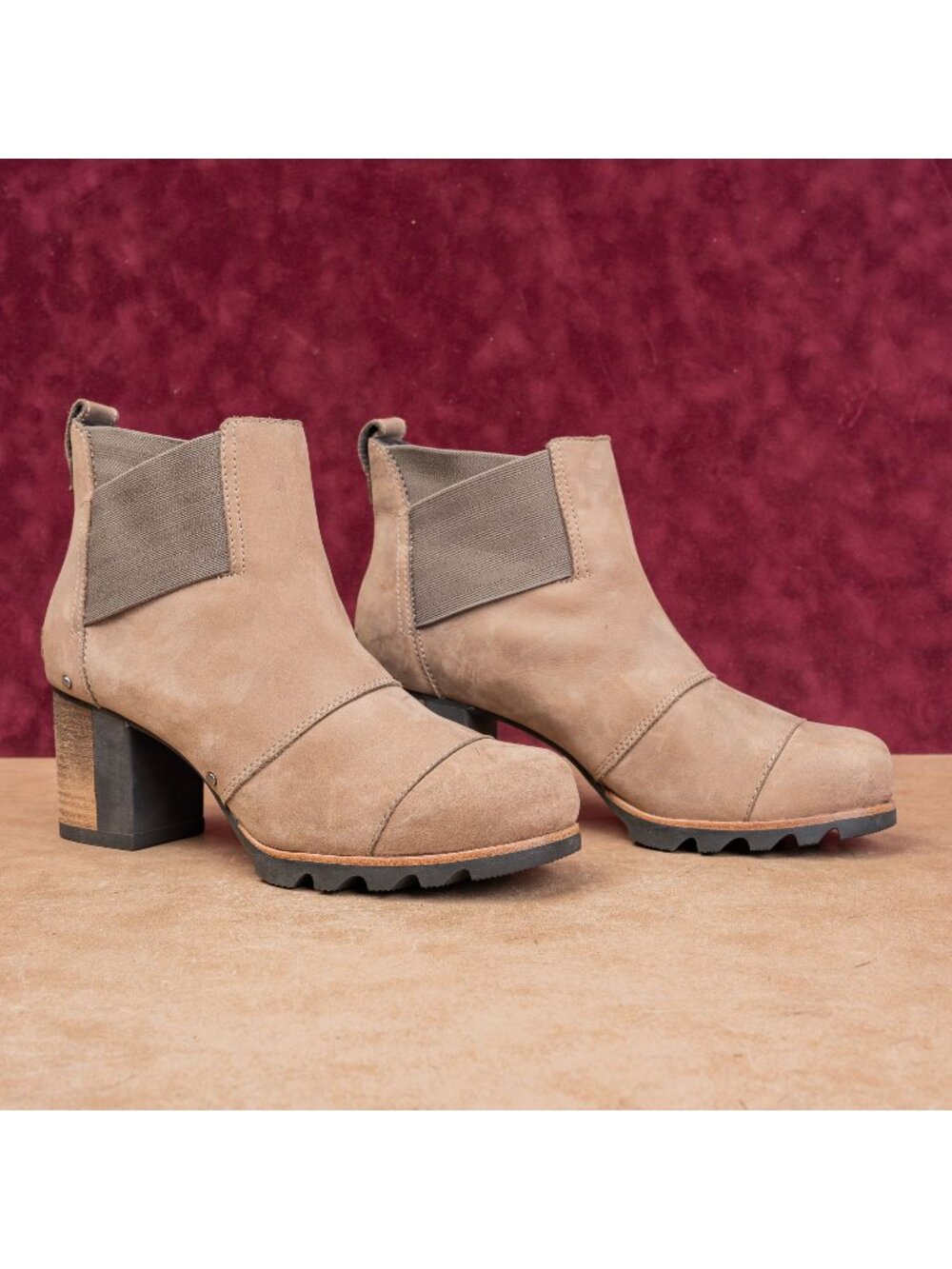 Sorel Women Addington Distress Taupe Nubuck Heel Chelsea Boots size 10